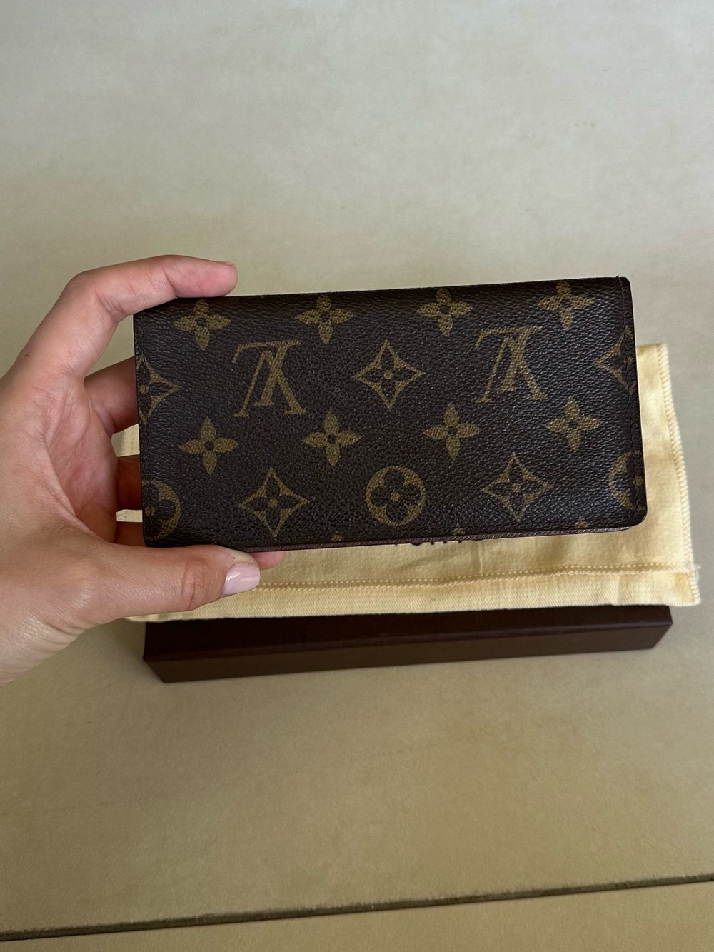 Louis Vuitton Monogram Checkbook - Picture 6 of 12
